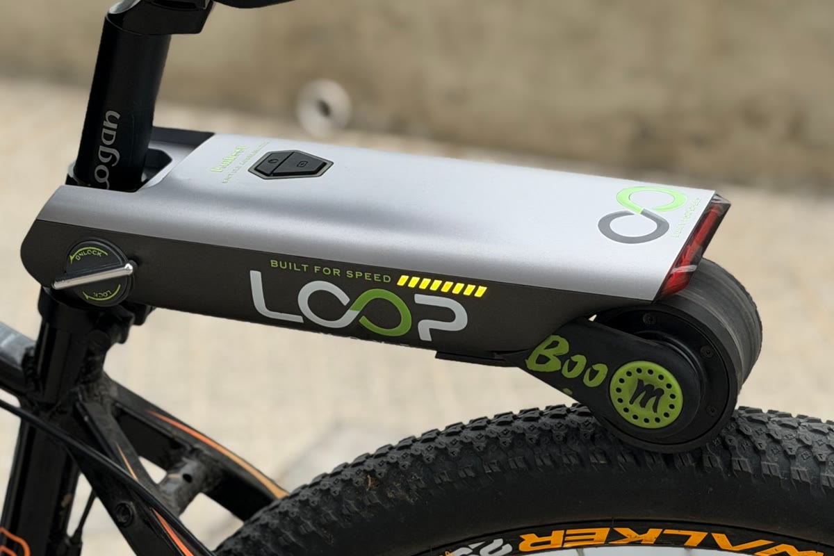 Asistidor Loop Move colocado en la bici, apoyado sobre la rueda trasera